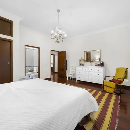 Stunning 5-bedroom With Pool By Hostlovers 빌라 핀할 노보