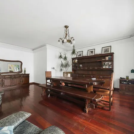 Stunning 5-bedroom With Pool By Hostlovers 빌라