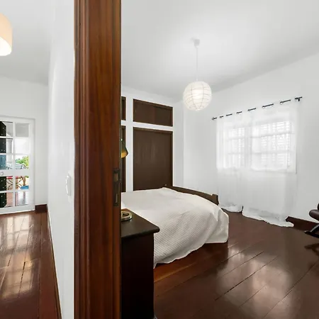 Stunning 5-bedroom With Pool By Hostlovers 빌라 *