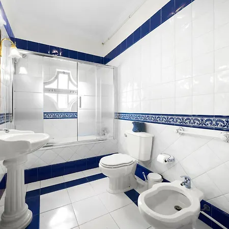 Stunning 5-bedroom With Pool By Hostlovers 빌라 *