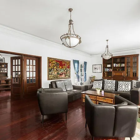 Stunning 5-bedroom With Pool By Hostlovers 빌라 핀할 노보