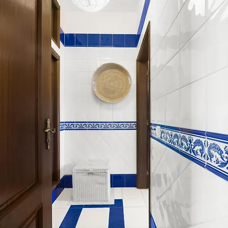 Stunning 5-bedroom With Pool By Hostlovers 빌라 핀할 노보